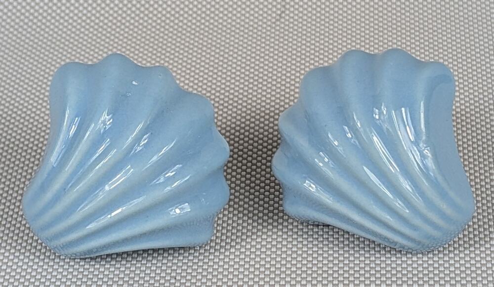 2 SEASHELL AQUA BLUE DRAWER PULLS CABINET BATHROOM NAUTICAL KNOB